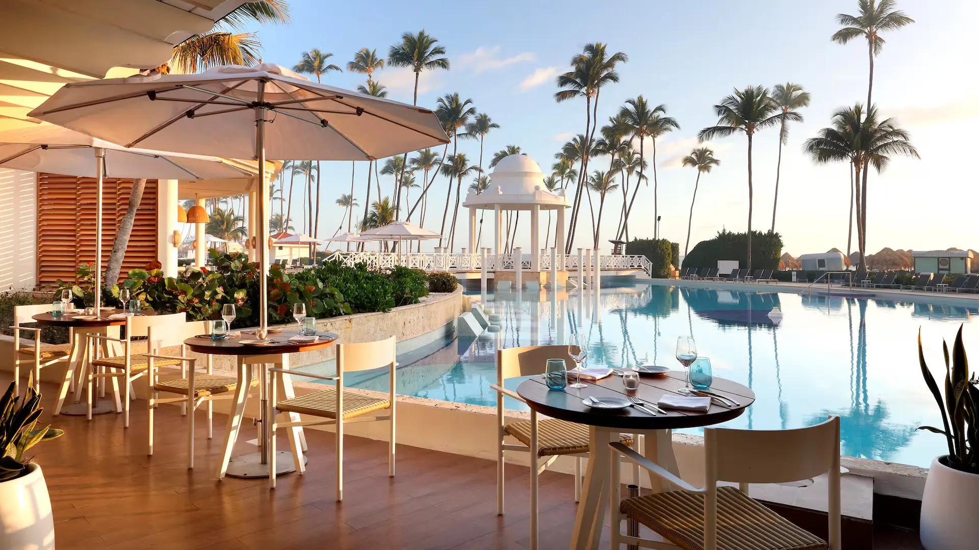 Beach and surroundings